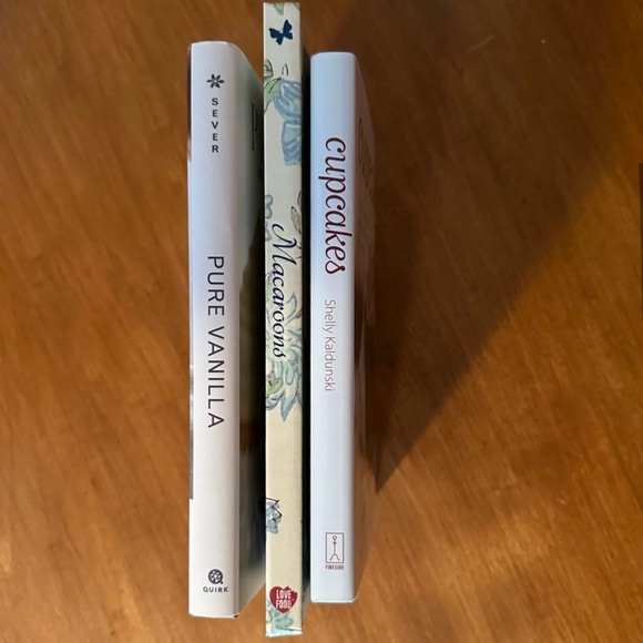 CUPCAKES COOKBOOK, MACAROONS COOKBOOK, PURE VANILLA COOKBOOK (ALL 3 HARDBACK) - Picture 3 of 15